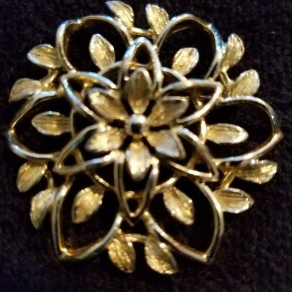 VINTAGE GOLDTONE SARAH COVENTRY BROOCHES - Picture 6 of 9